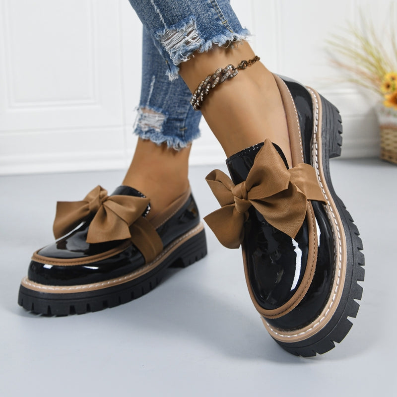Claudia | Elegante Lackleder-Loafer mit Statement-Schleife