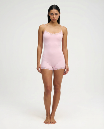 Katharina | Eleganter Damen-Strampler mit Zartem Spitzenbesatz