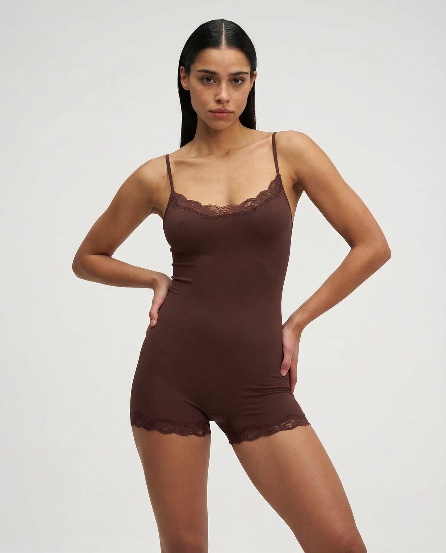 Katharina | Eleganter Damen-Strampler mit Zartem Spitzenbesatz