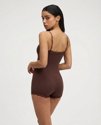 Katharina | Eleganter Damen-Strampler mit Zartem Spitzenbesatz