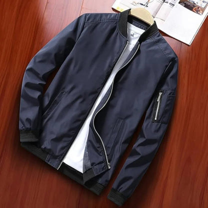 Max | Leichte und sportliche Bomberjacke