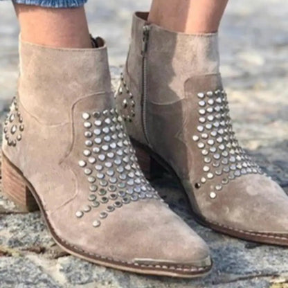 Leah | Elegante Stiefeletten mit Nietendesign und Blockabsatz