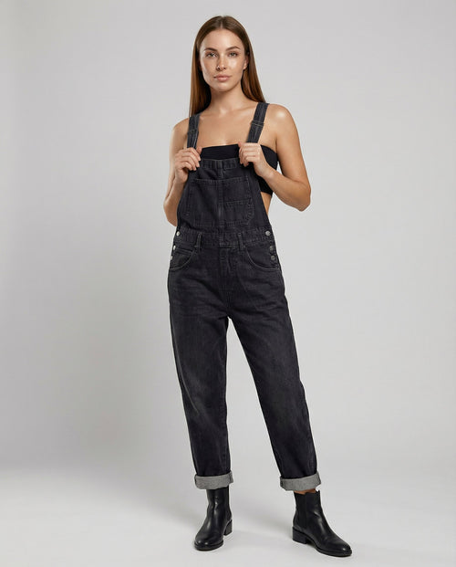 Clara | Stilvolle Jeans-Latzhose mit Cross-Back-Design