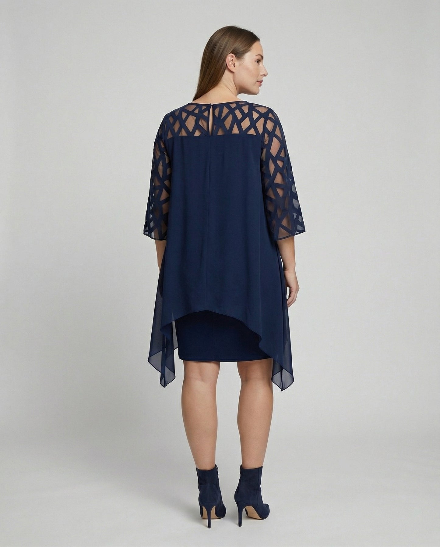 Franziska | Elegantes Curve-Midikleid mit fließender Silhouette
