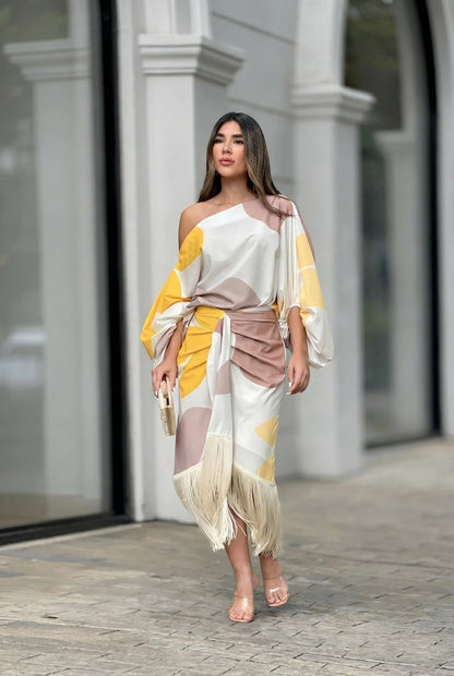 Martina | Elegantes One-Shoulder-Midi-Set mit asymmetrischen Fransendetails