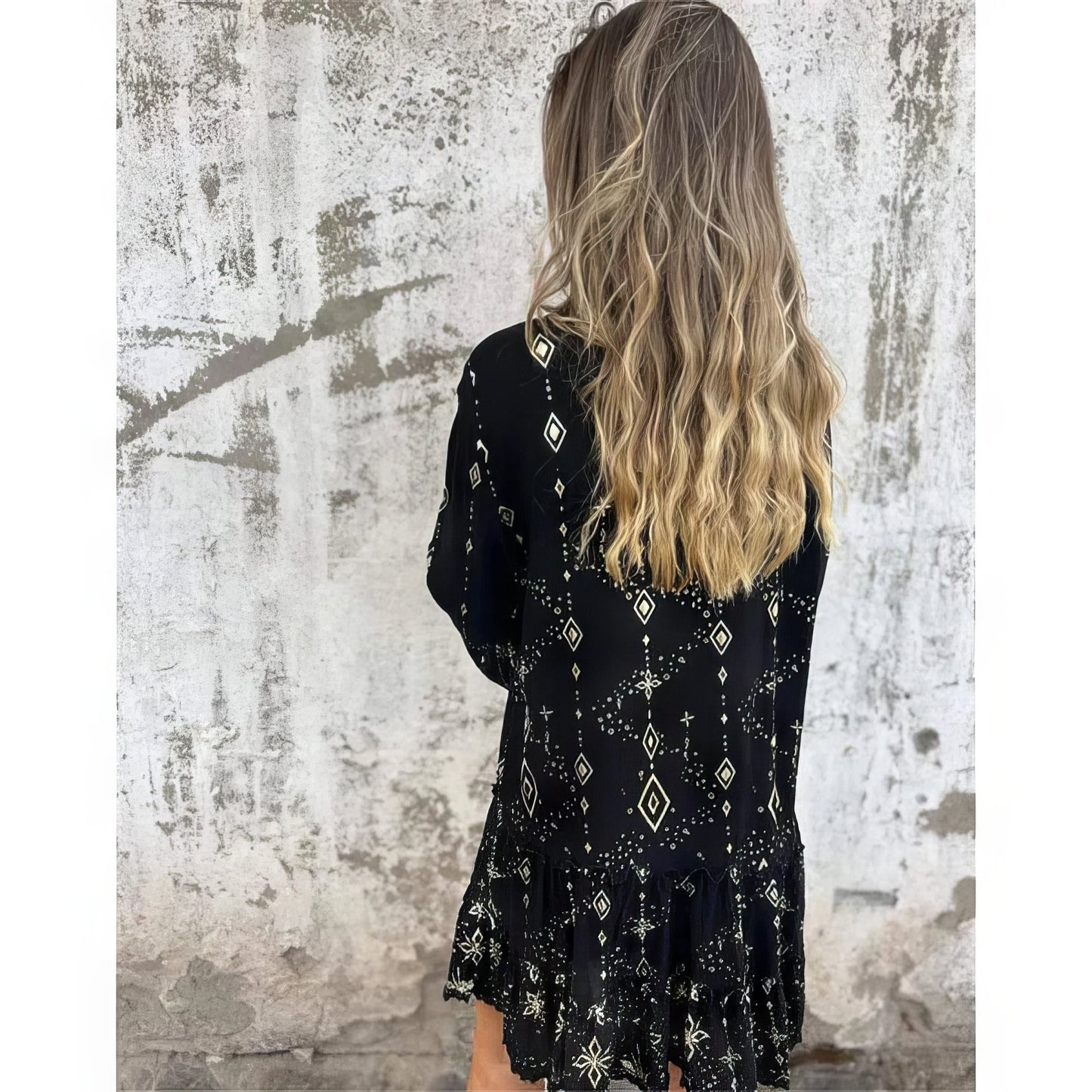 Aurelis™ | Boho Midikleid mit Empire-Taille und Goldakzenten