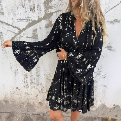 Aurelis™ | Boho Midikleid mit Empire-Taille und Goldakzenten